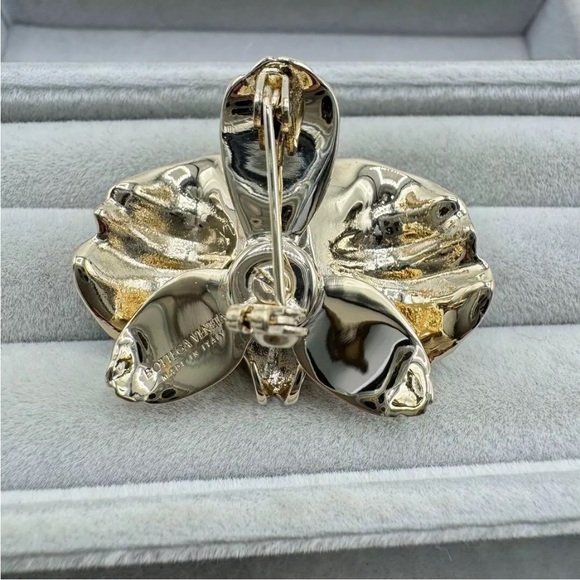 Bottega Veneta Gold Flower Brooch - Picture 7 of 11